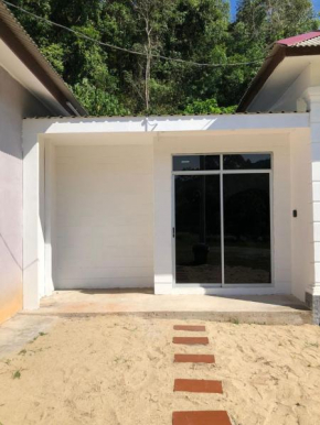 Guest House Idaman BB with aircond and not sharing Max 3 Adults can accomodate